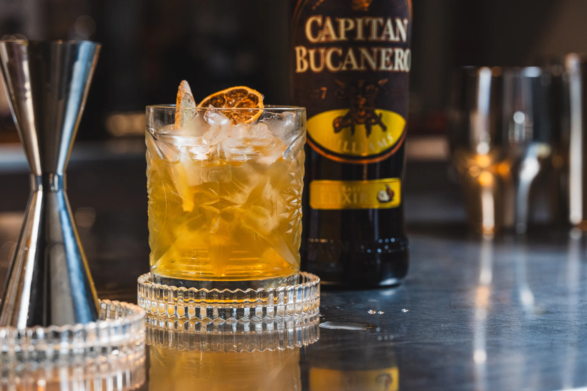 Ginger & Williams s lahví Capitan Bucanero Williams